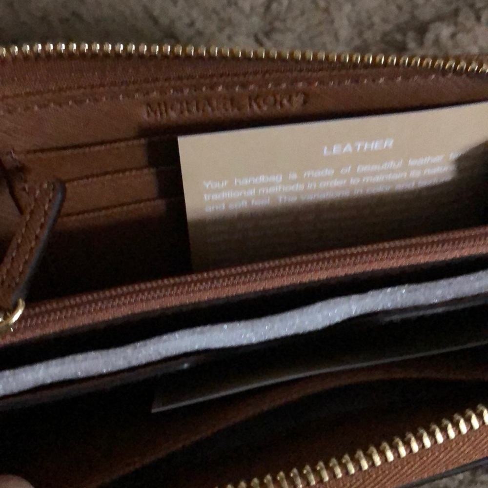 Michael kors bag and wallet - Picture 16 of 16
